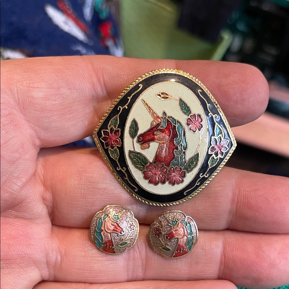 Vintage Gold tone and Pink cloisonné Unicorn scarf clip and post earrings - Picture 5 of 6